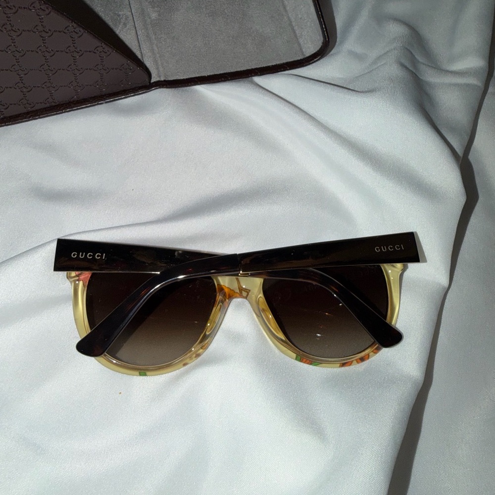 Gucci Women's Brown Tortoise Sunglasses - Picture 3 of 5